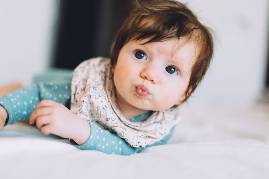Baby mit Kussmund